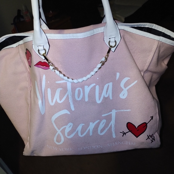 Victoria's secret overnight bag - Picture 5 of 5